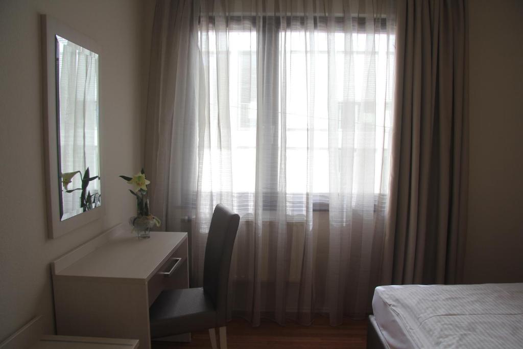 Hotel Centro Στουτγκάρδη Δωμάτιο φωτογραφία